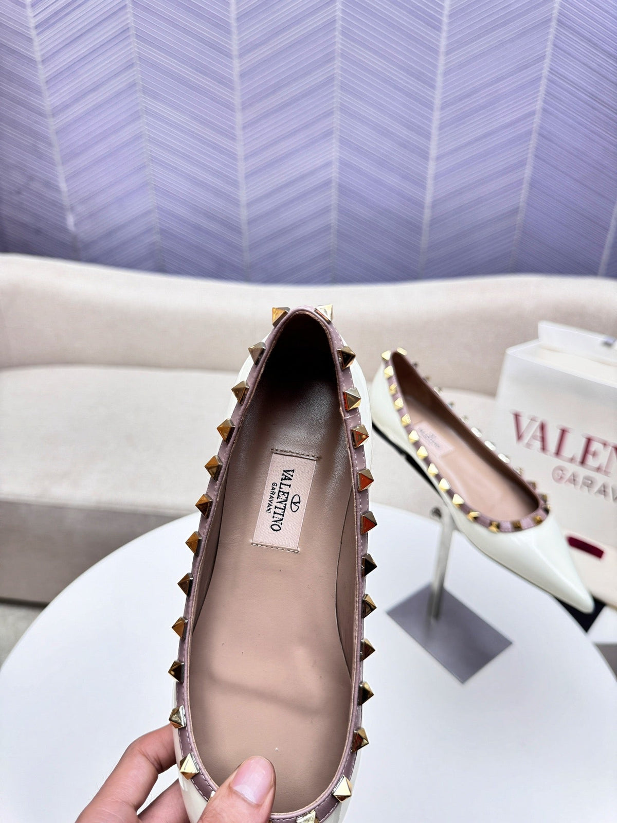 ROCKSTUD FLAT PUMP IN WHITE CALFSKIN