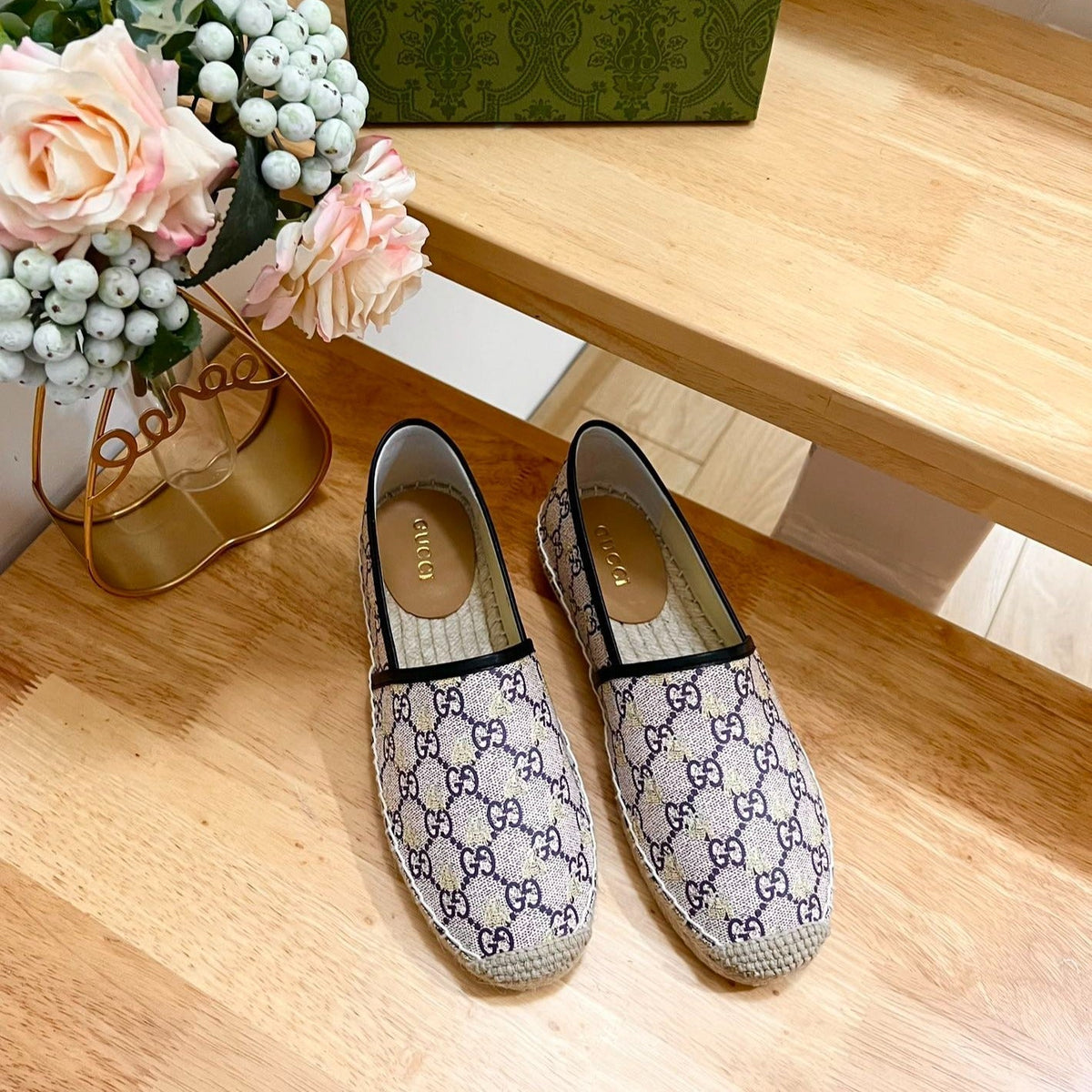 GG  Supreme Flat Shoes White Caro