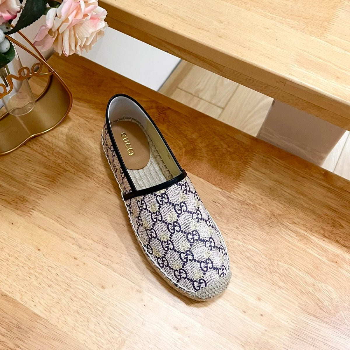 GG  Supreme Flat Shoes White Caro