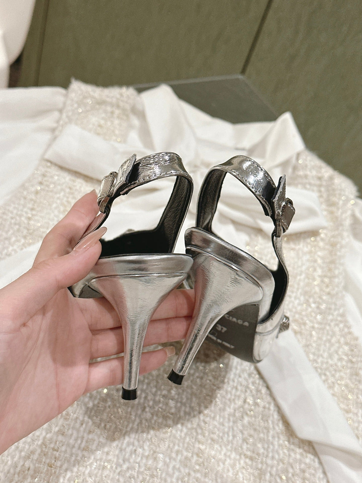 CAGOLE HIGH SLINGBACK IN SILVER GLOSSY CALFSKIN