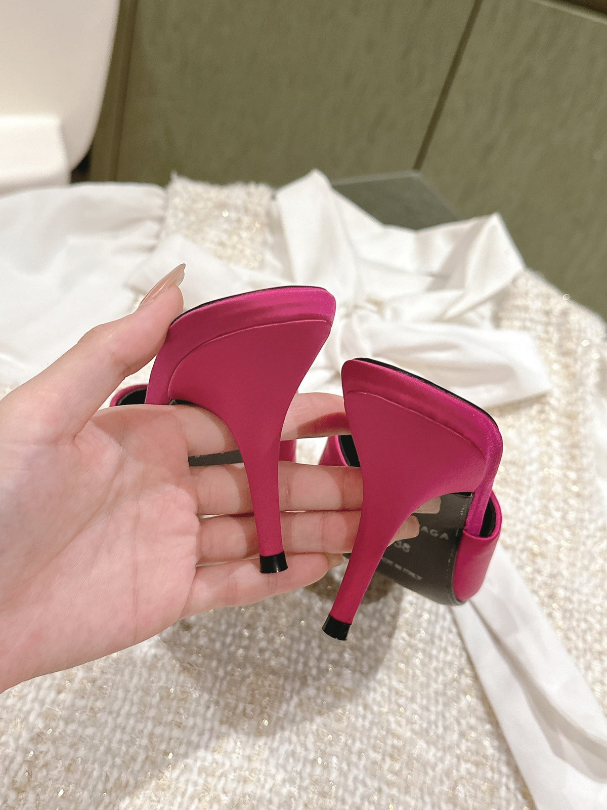 POINTED HIGH MULES WITH BOW IN HOT PINK SILK