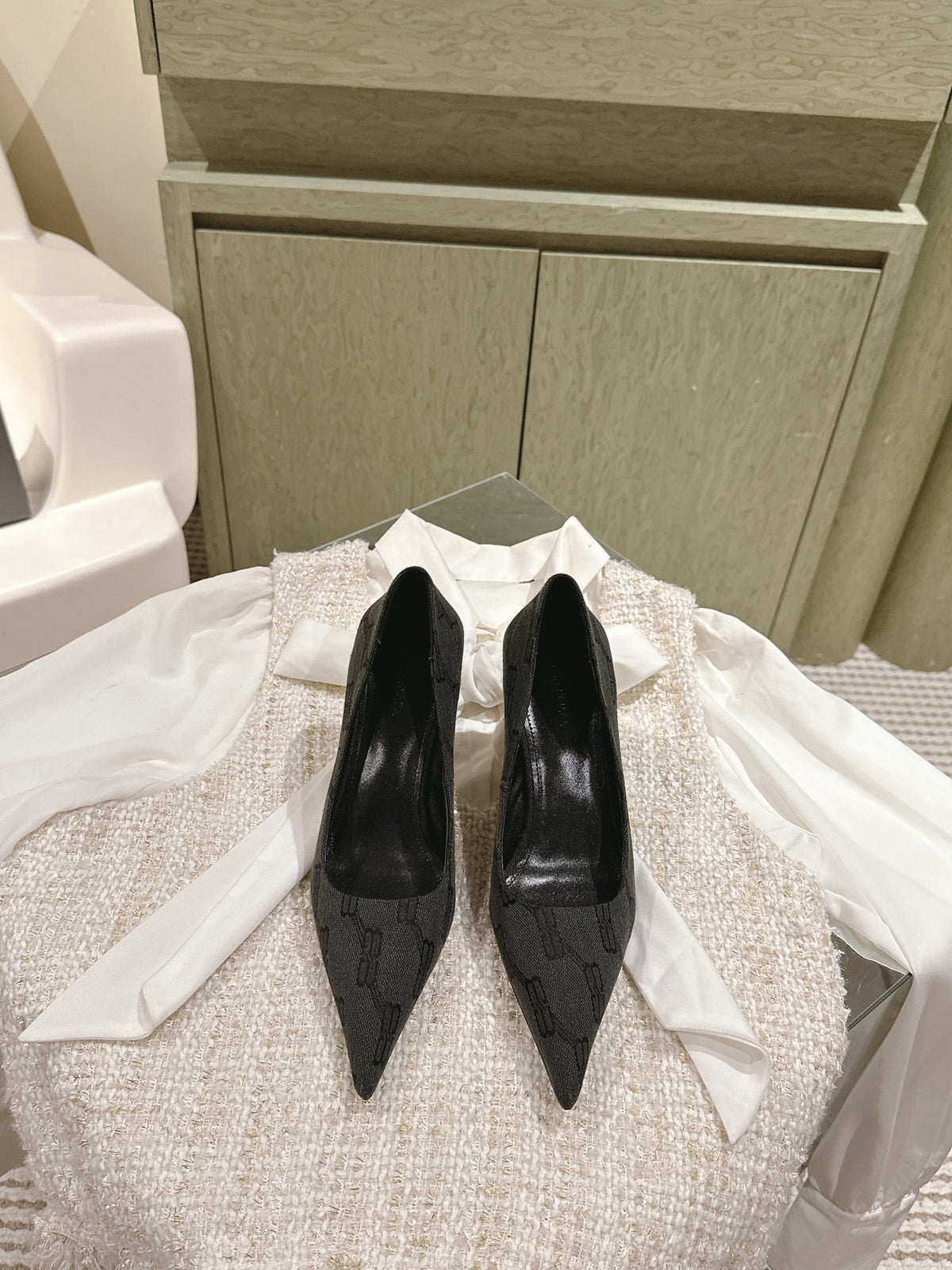 POINTED HIGH PUMPS IN BLACK MONOGRAM JACQUARD FABRIC