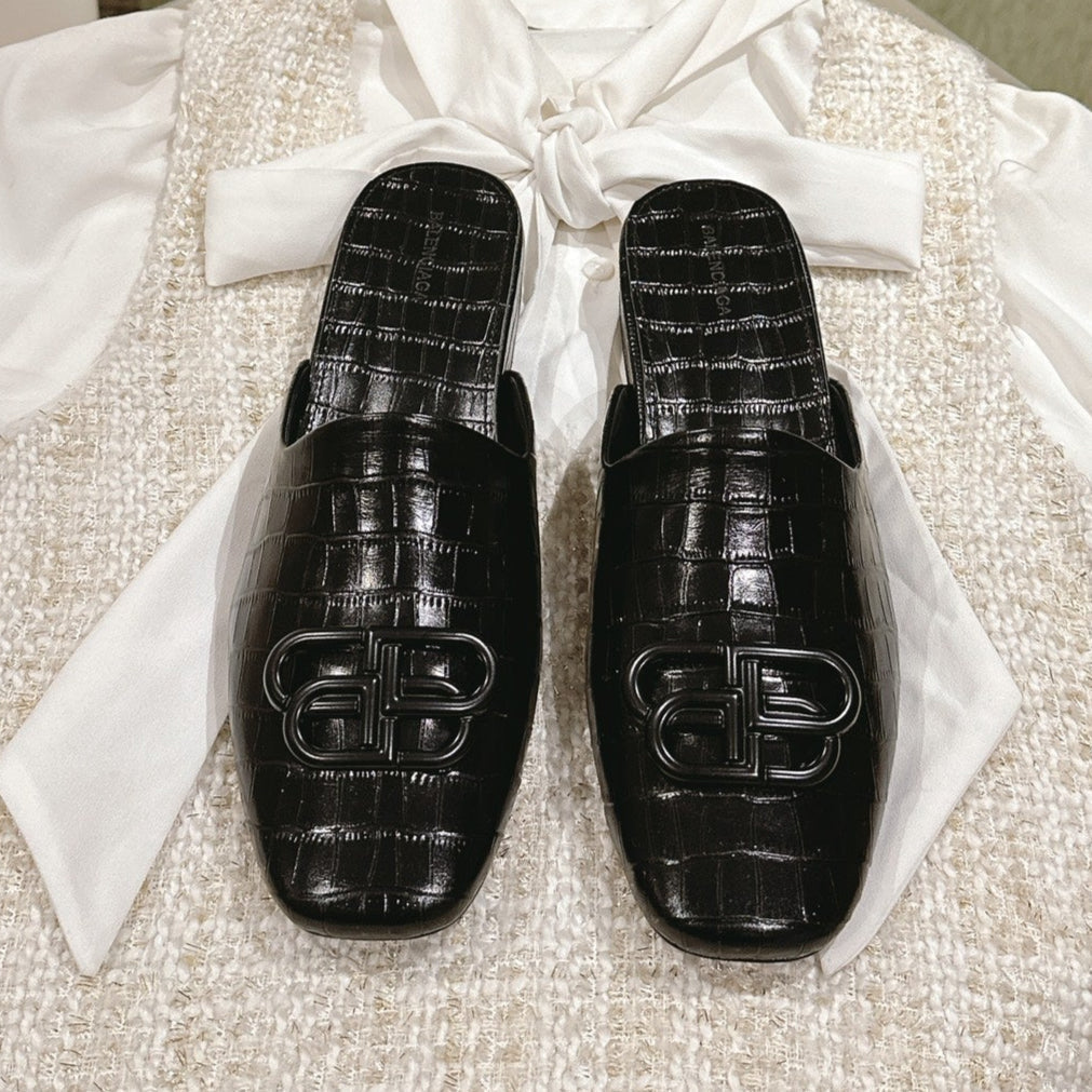 FLAT MULES IN BLACK CROCODILE EMBOSSED GLOSSY CALFSKIN