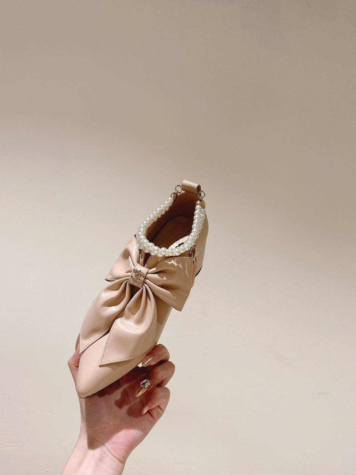 CC 24A Pearl Bow Slingbacks 65mm Beige Sheepskin 447466