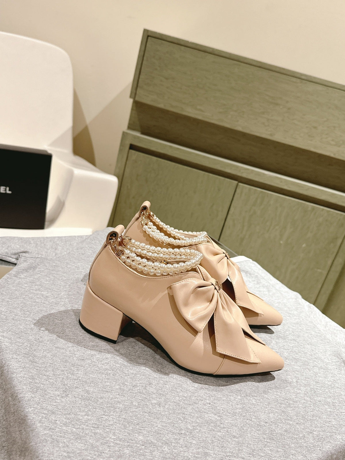 CC 24A Pearl Bow Slingbacks 65mm Beige Sheepskin 447466