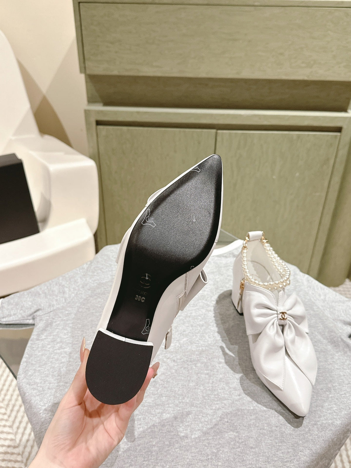 CC 24A Pearl Bow Slingbacks 65mm White Sheepskin 447467