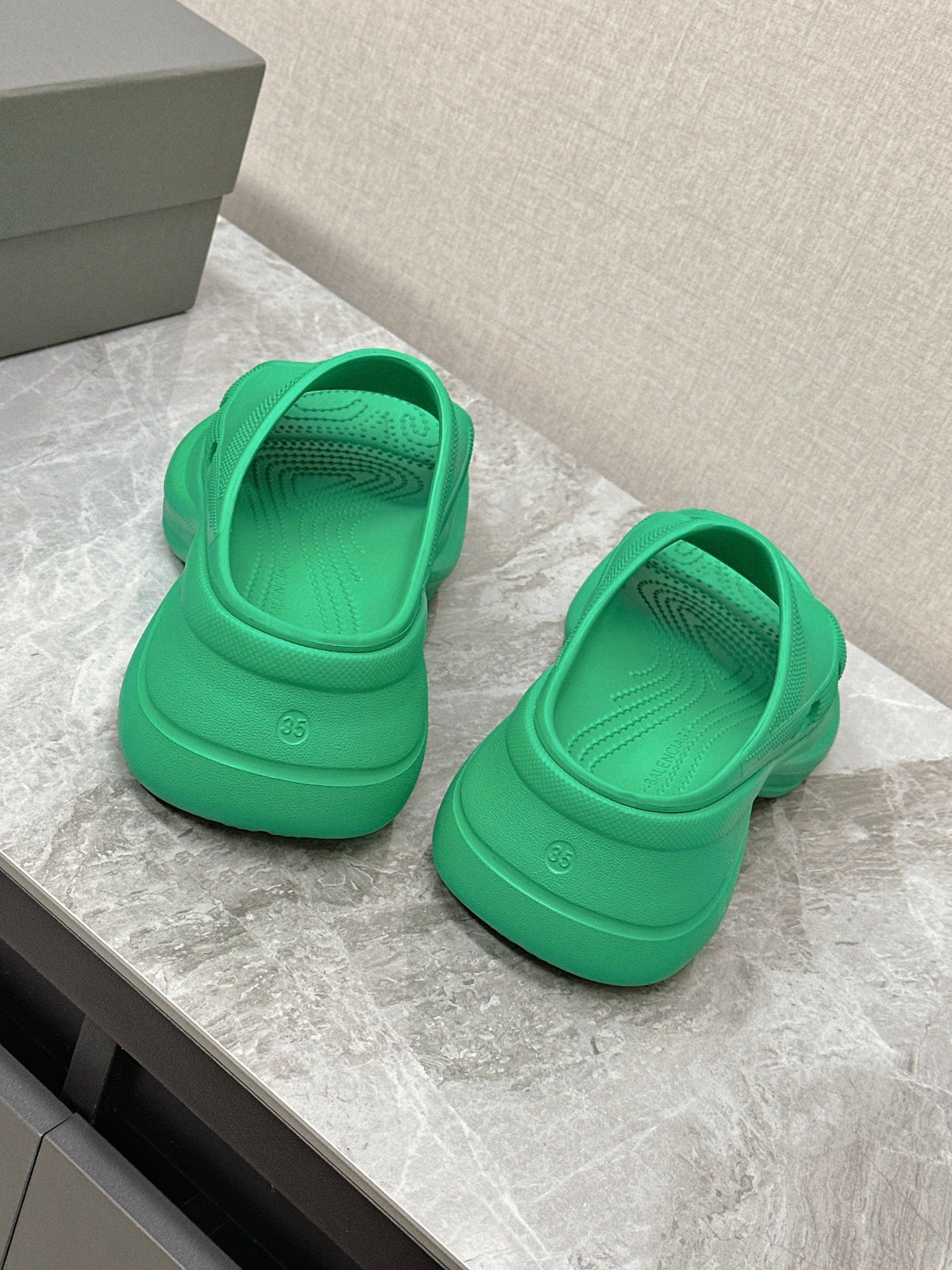 POOL CROCS SLIDE SANDAL IN GREEN RUBBER