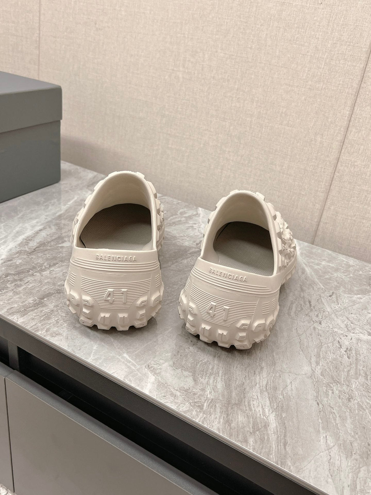 BOUNCER CLOG IN BEIGE RUBBER