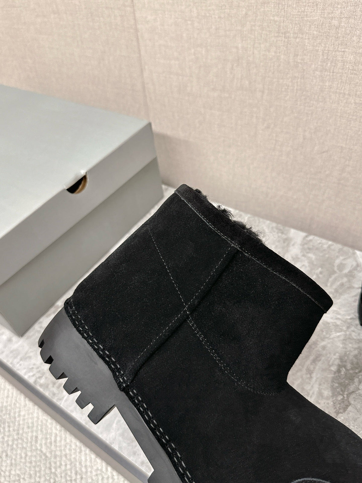 ALASKA BOOTIE IN BLACK SUEDE AND WOOL LINING