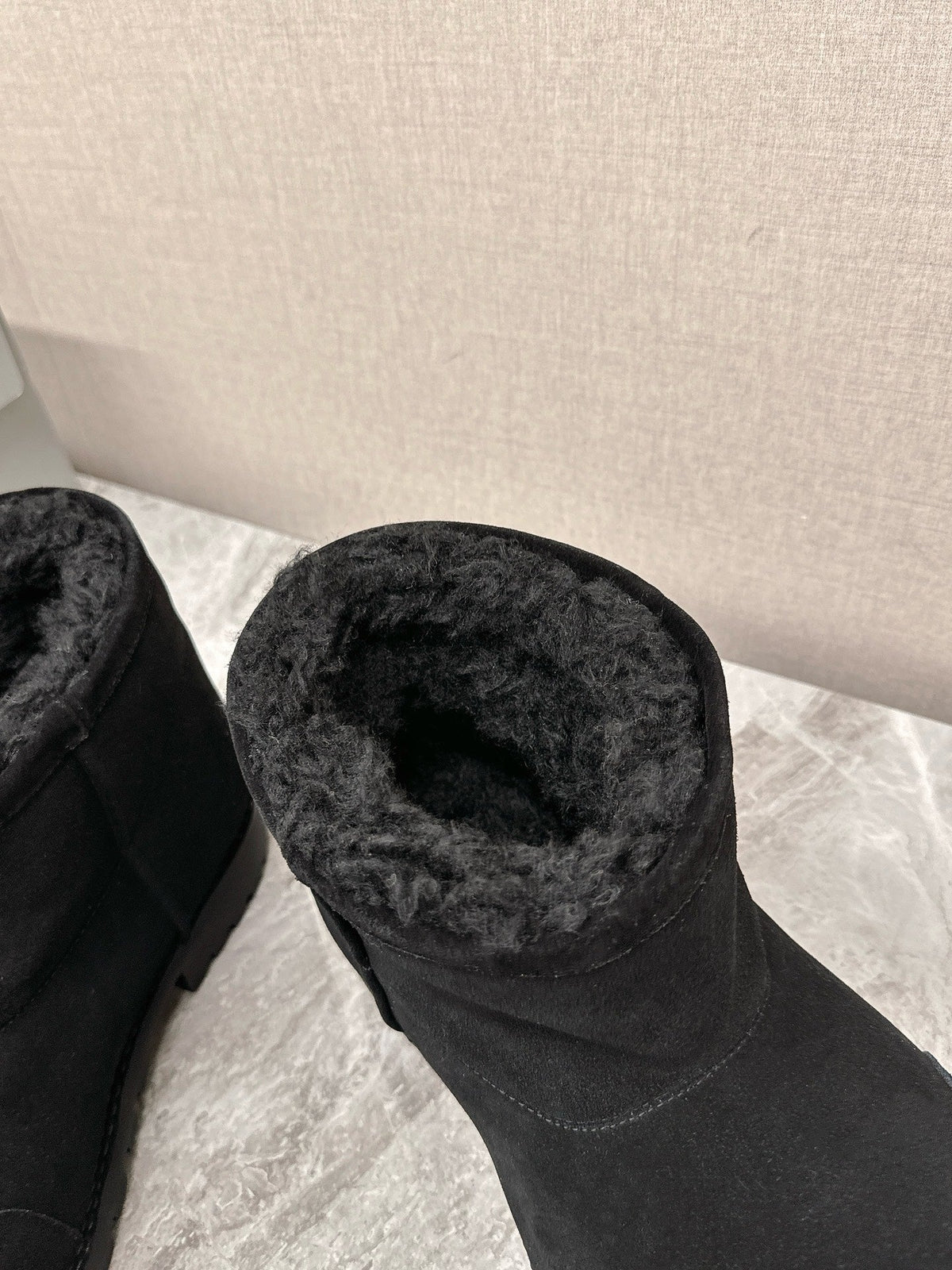ALASKA BOOTIE IN BLACK SUEDE AND WOOL LINING