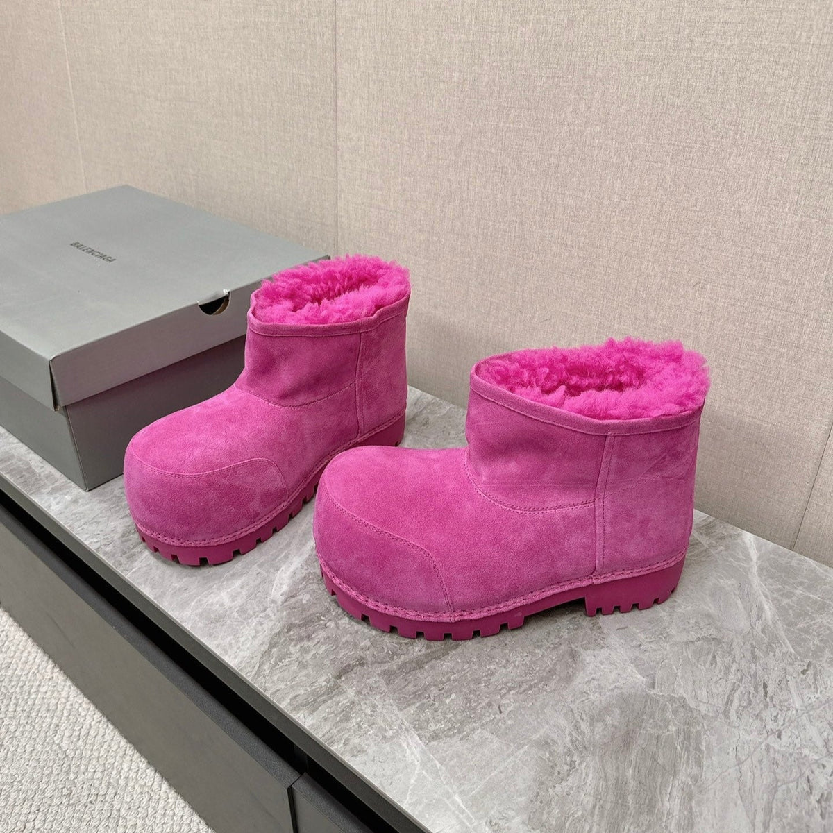 ALASKA BOOTIE IN DEEP PINK SUEDE AND WOOL LINING