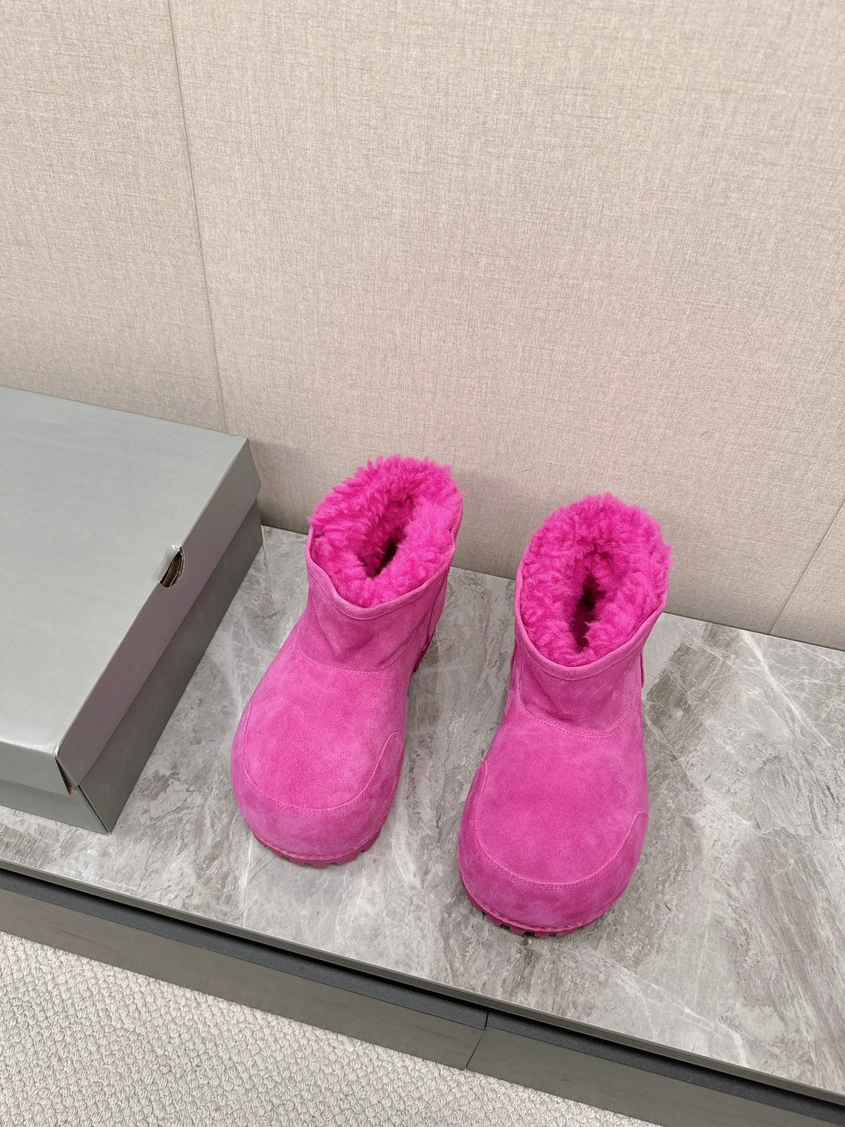 ALASKA BOOTIE IN DEEP PINK SUEDE AND WOOL LINING