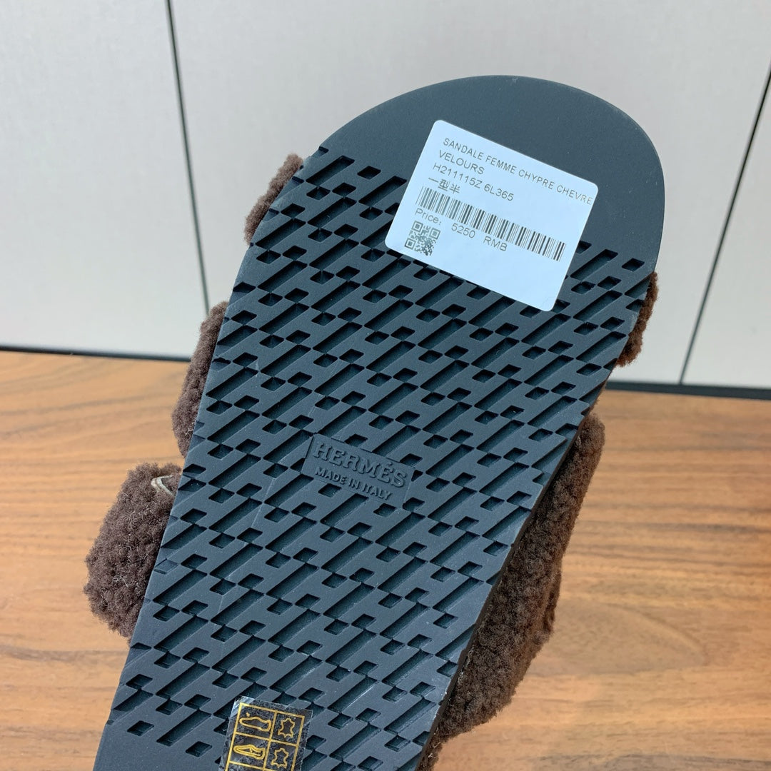 HM Chypre Sandal In Dark Brown Lamb Wool 984179