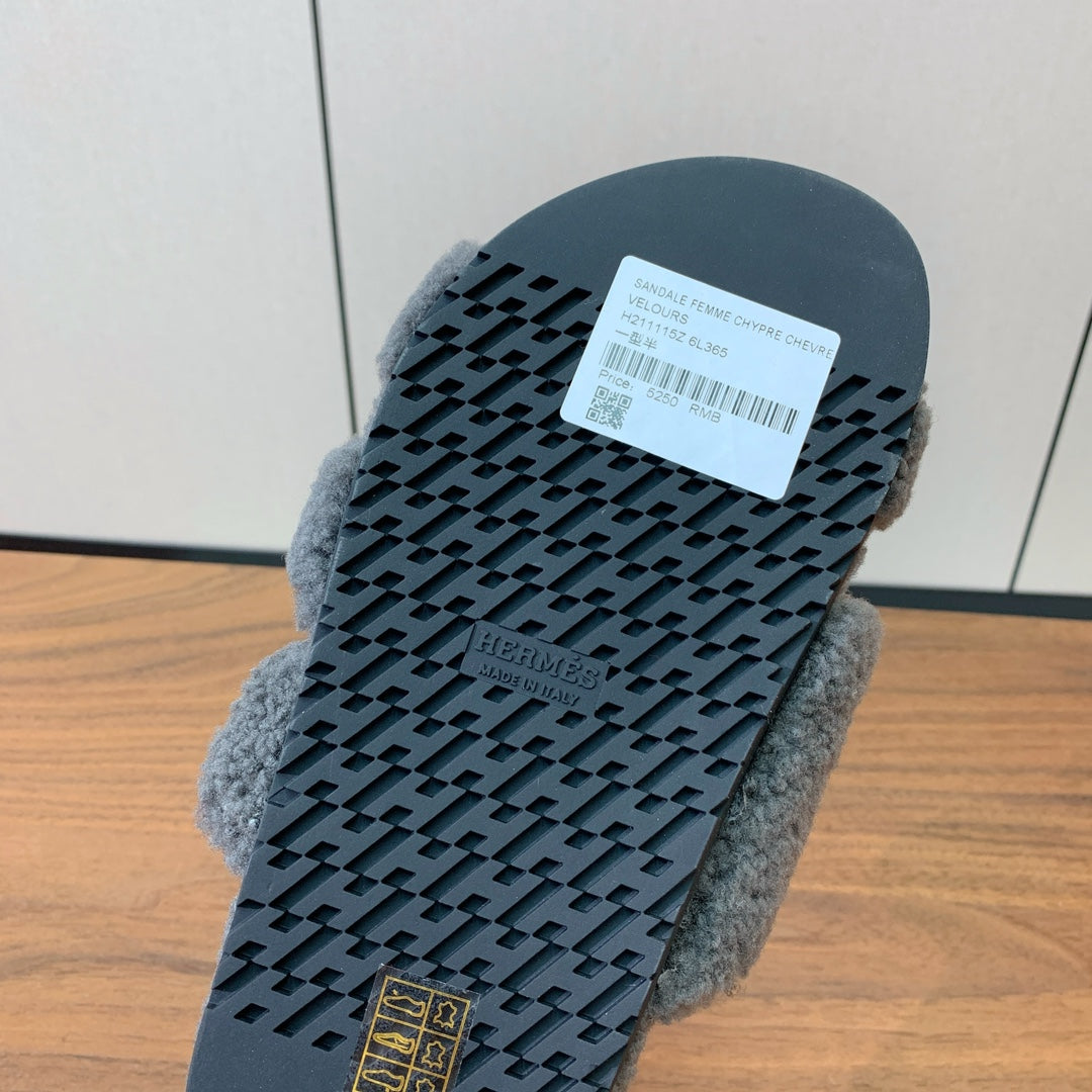 HM Chypre Sandal In Dark Grey Lamb Wool 984183