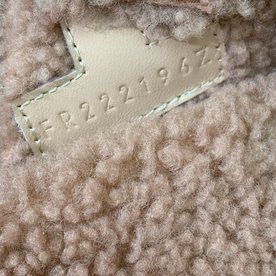 HM Chypre Sandal In Light Pink Lamb Wool  984184