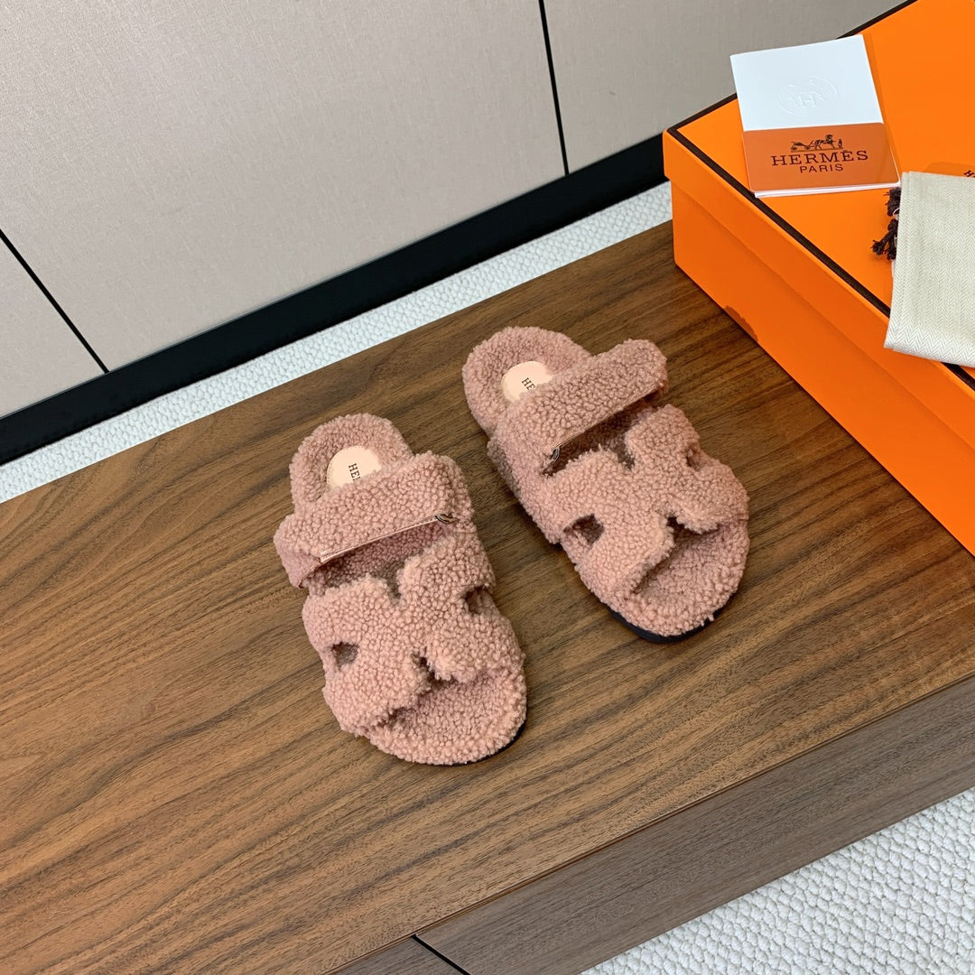 HM Chypre Sandal In Light Pink Lamb Wool  984184