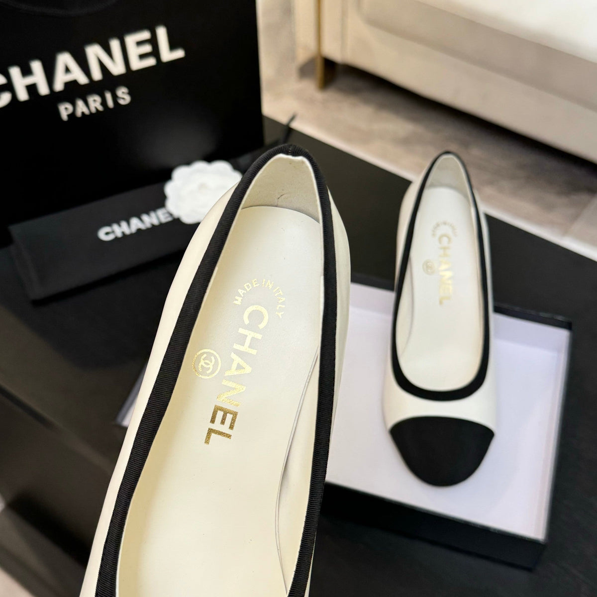 CC 25S Pump 85mm White Calfskin Black Grosgrain