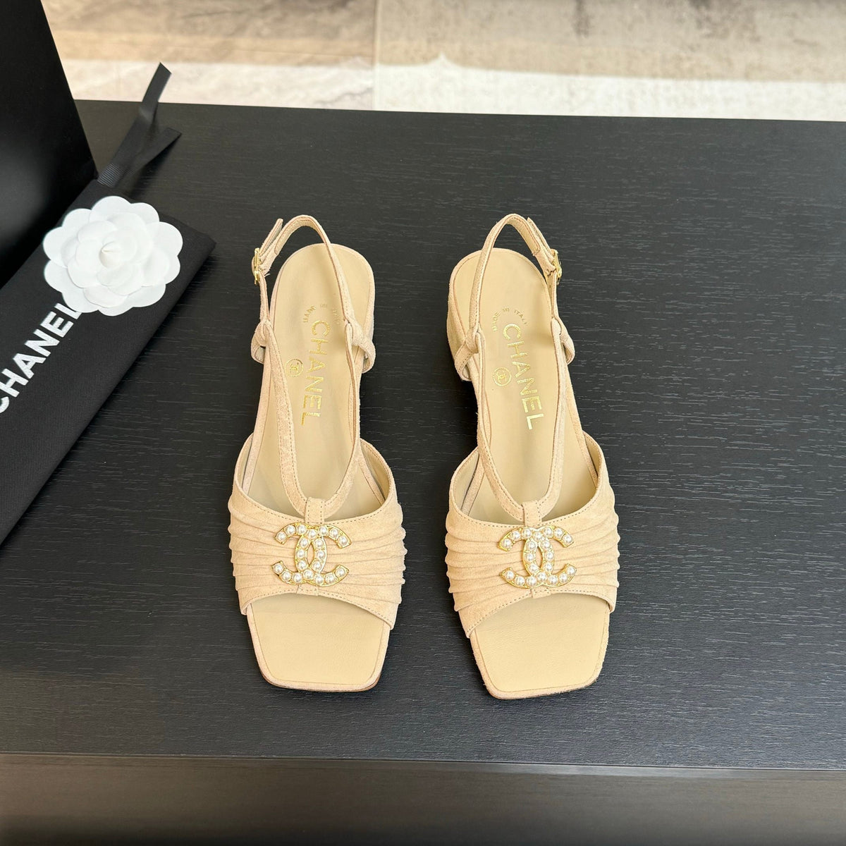 CC 25S Sandal Heel 50mm Beige Suede Kidskin Pearl Logo