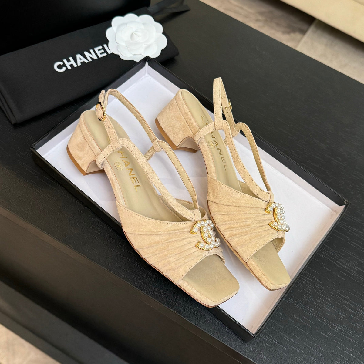 CC 25S Sandal Heel 50mm Beige Suede Kidskin Pearl Logo