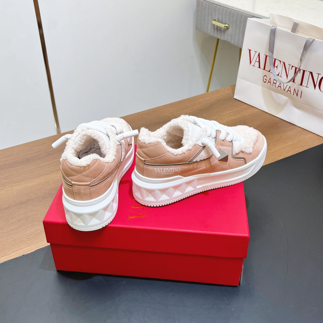 VT 2025 Garavani Sneakers Light Pink Suede Wool Leather 546983