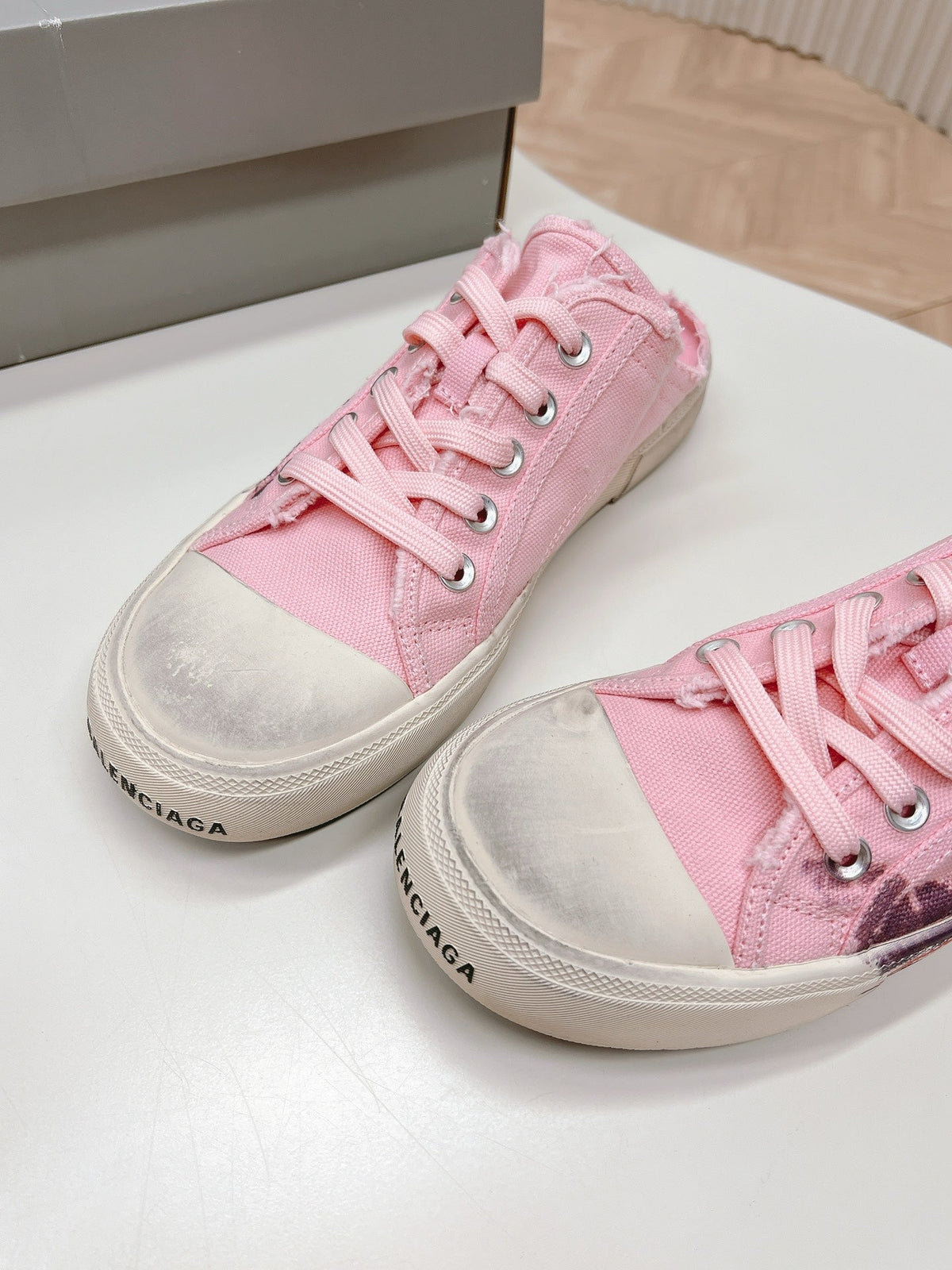 SNEAKER MULES IN PINK CANVAS GRAFFITI LOGO