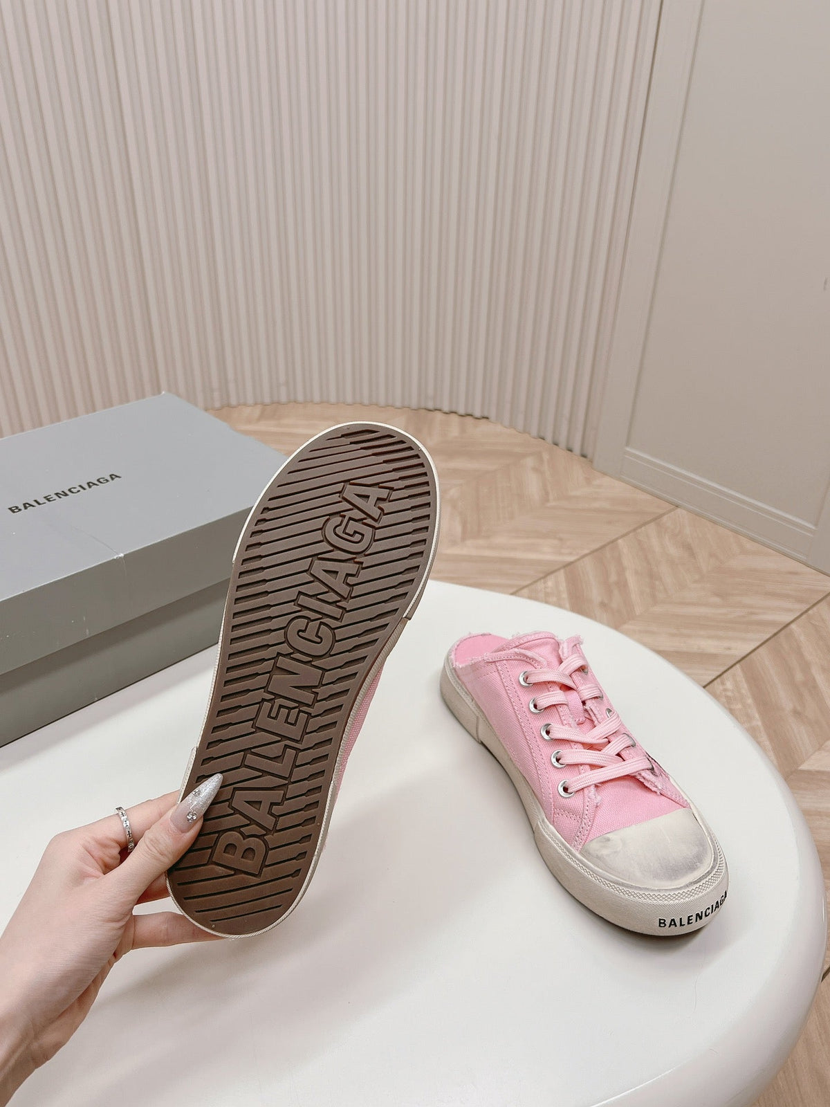 SNEAKER MULES IN PINK CANVAS GRAFFITI LOGO