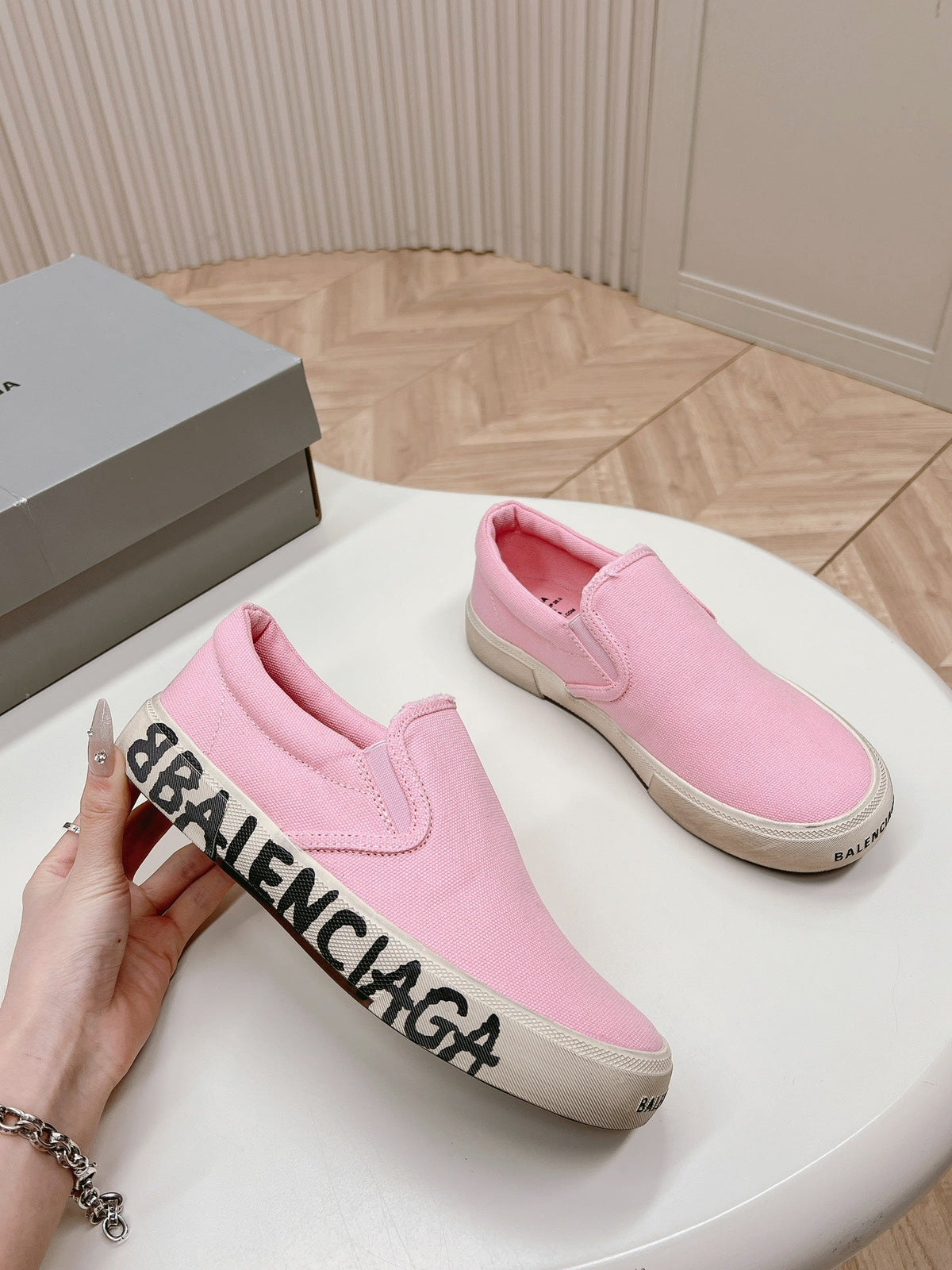 SLIP-ON SNEAKERS GRAFFITI IN PINK CANVAS