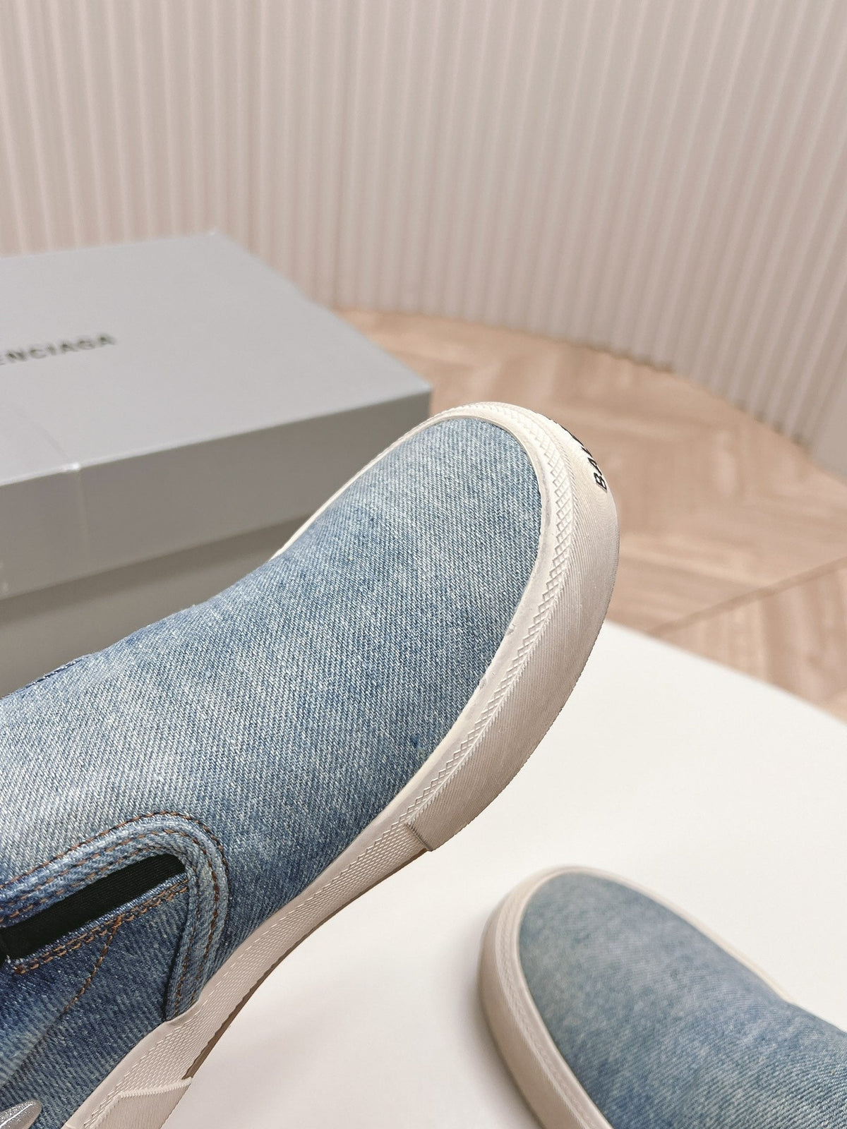 SLIP-ON SNEAKERS GRAFFITI IN LIGHT BLUE DENIM