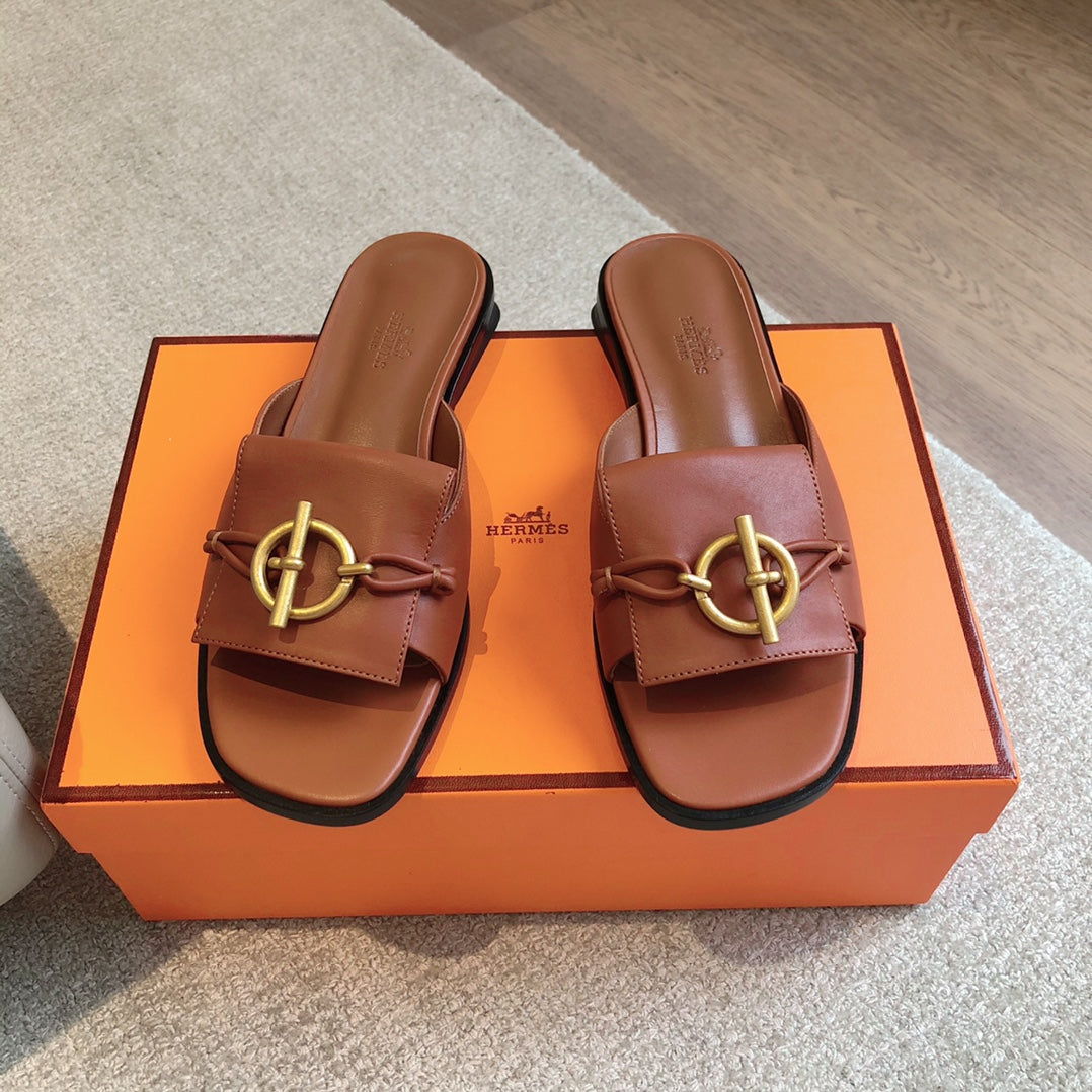 ISLE SANDAL CARAMEL CALFSKIN