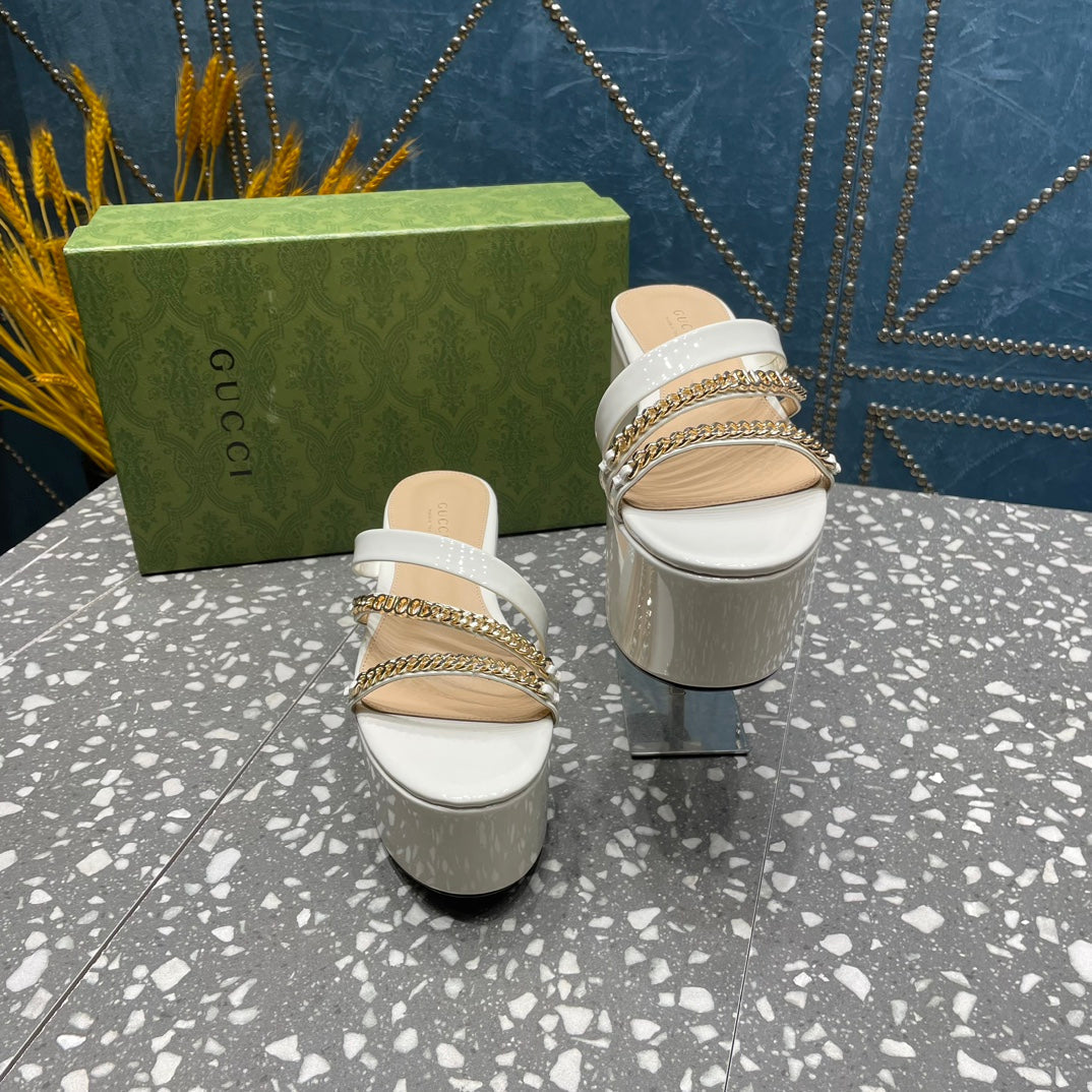 HIGH WEDGE PLATFORM IN WHITE CALFSKIN WITH GOLD HARDWARE
