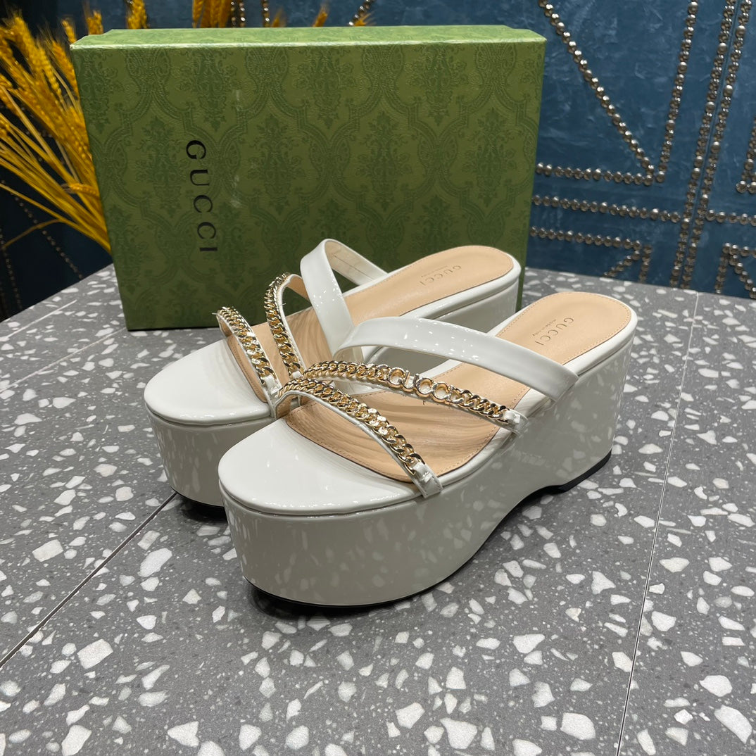 HIGH WEDGE PLATFORM IN WHITE CALFSKIN WITH GOLD HARDWARE