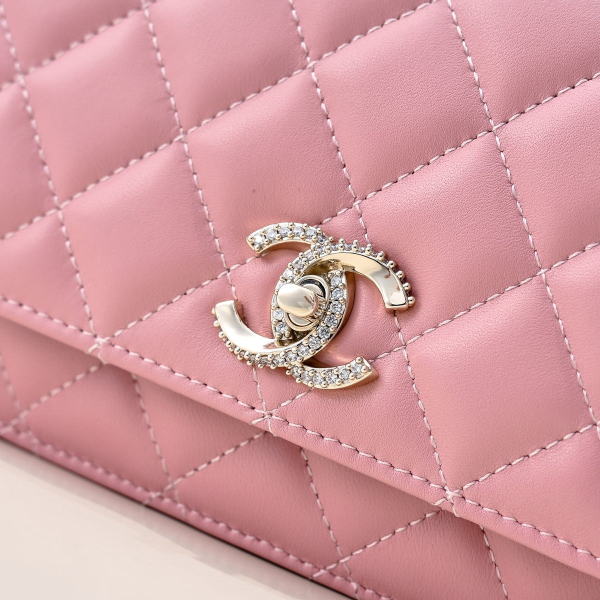 CC 24K Woc Top Handle 19cm Pink Lambskin Light Gold Hardware