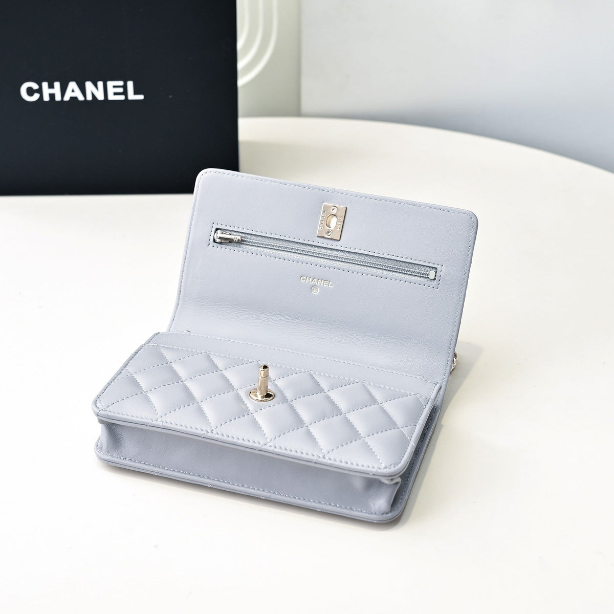 CC 24K Woc Top Handle 19cm Light Grey Lambskin Light Gold Hardware
