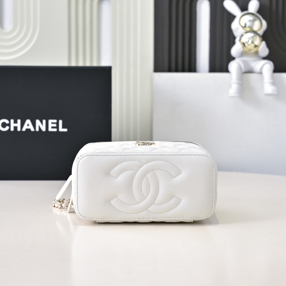 CC 25C Vanity Top Handle 17cm White Grained Calfskin Light Gold Hardware