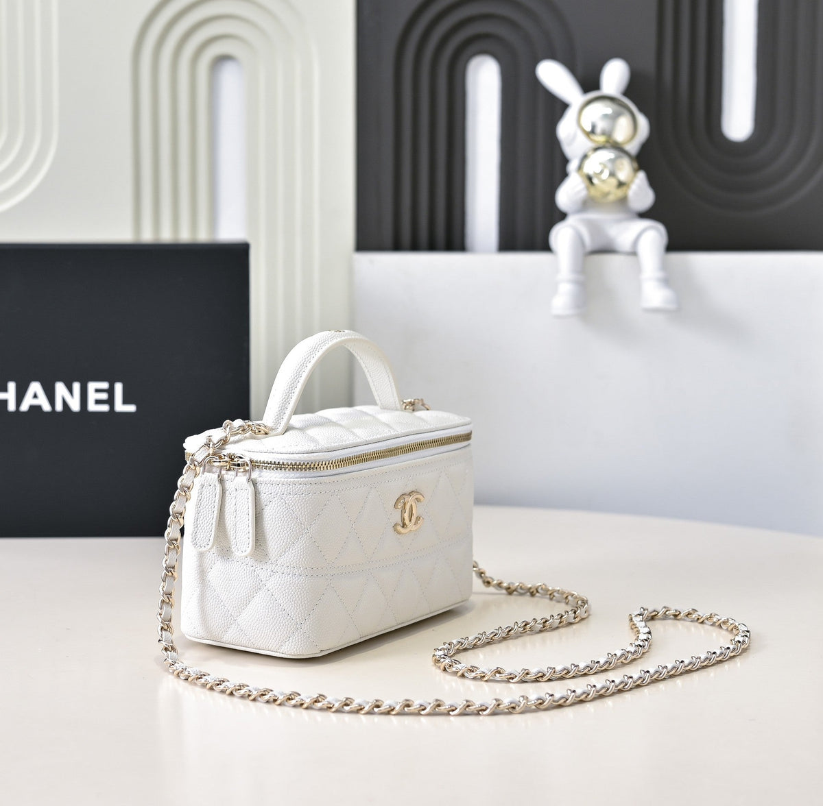 CC 25C Vanity Top Handle 17cm White Grained Calfskin Light Gold Hardware