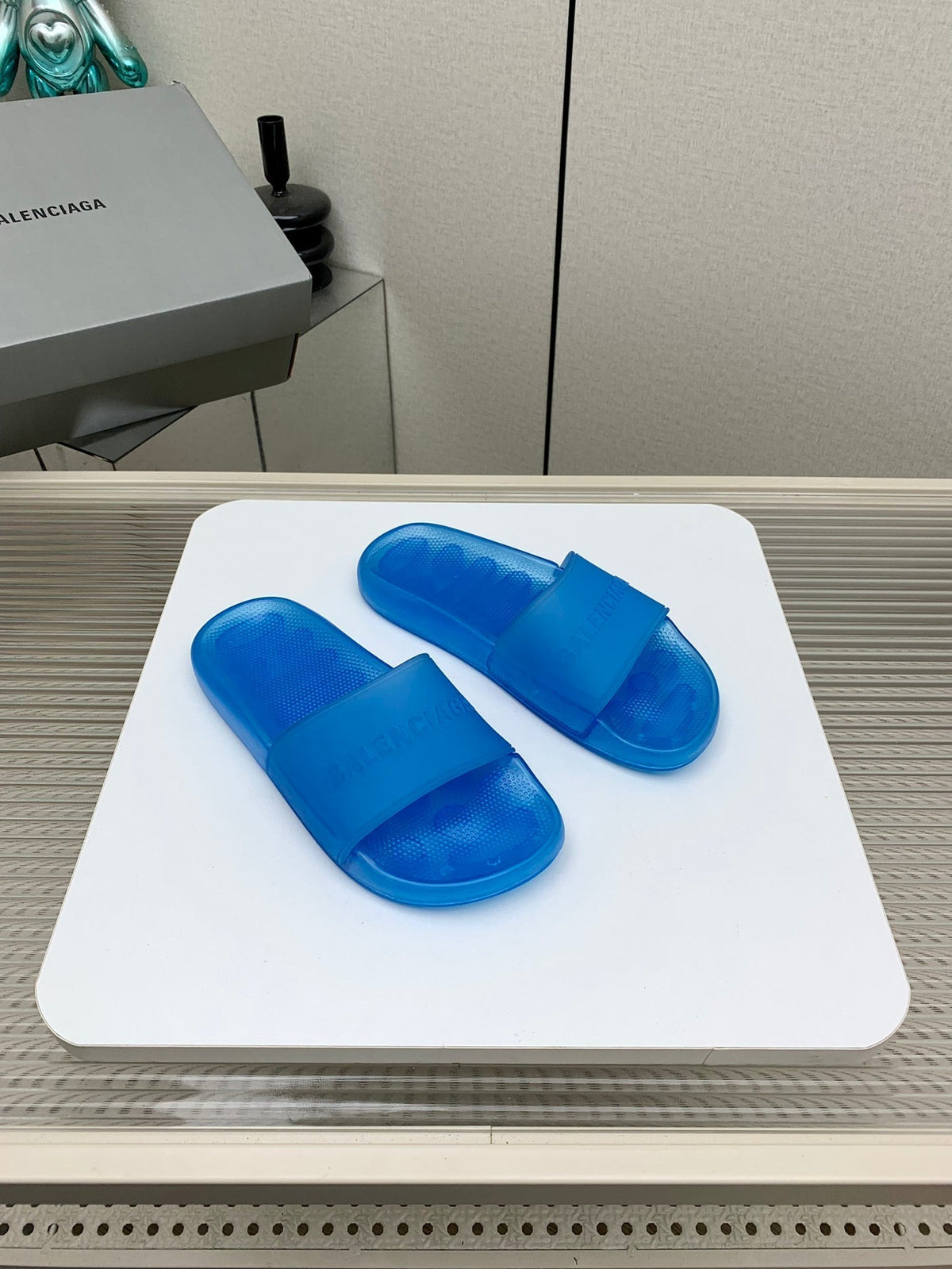 POOL SLIDE SANDAL IN JELLY BLUE RUBBER