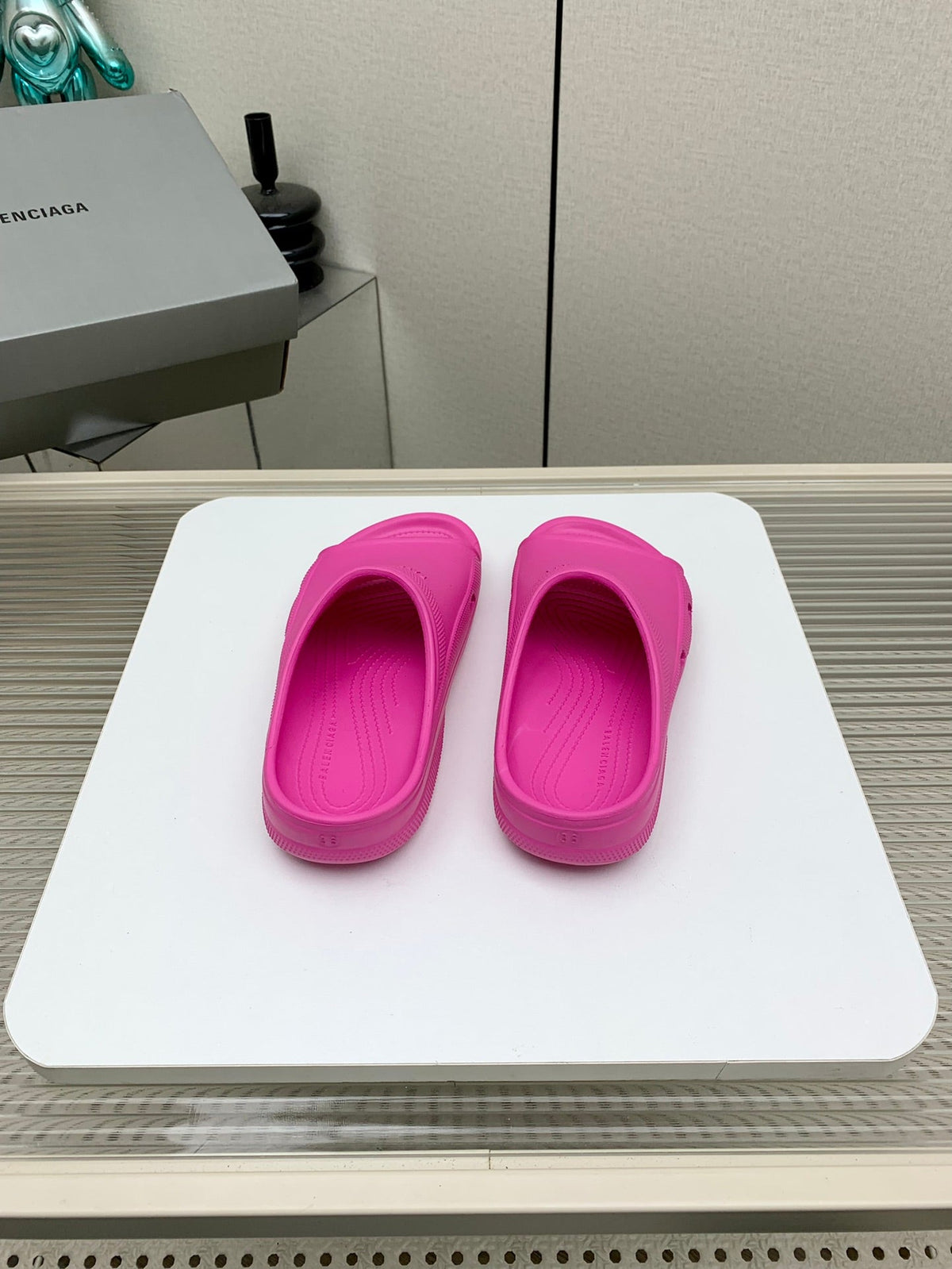 POOL CROCS IN HOT PINK RUBBER