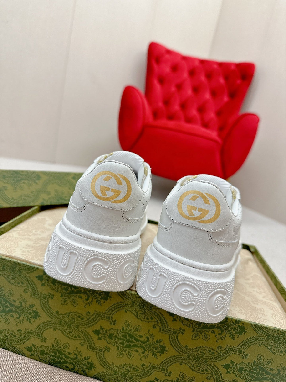 GG TRAINER WHITE CALFSKIN WITH PATTERN