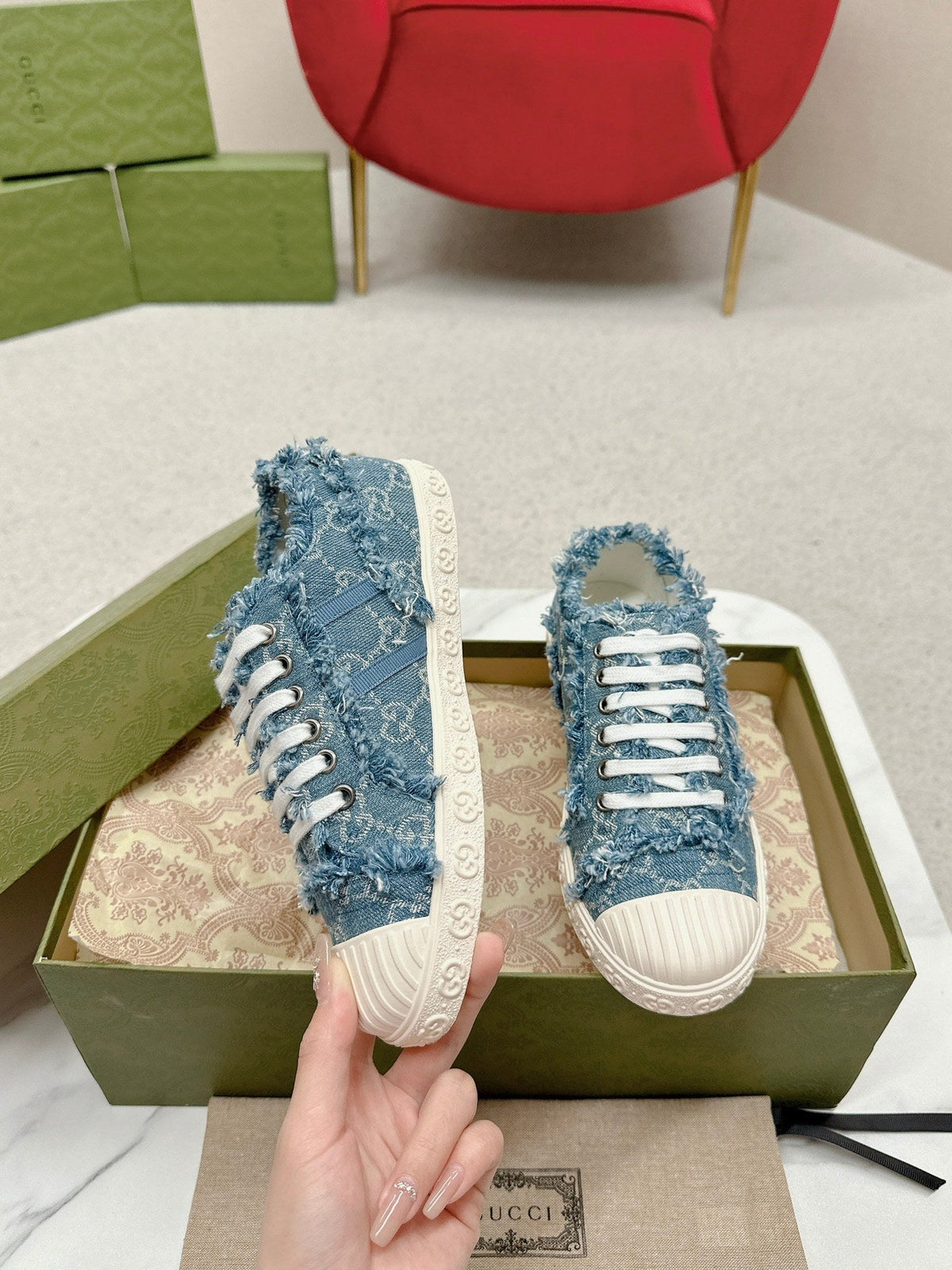 GG TRAINER SCALLOPED TOE BLUE DENIM