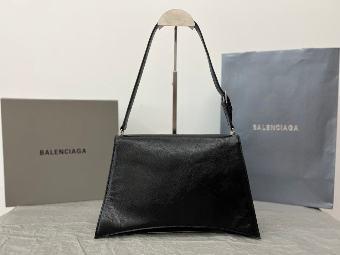 CRUSH SHOULDER BAG 31 IN BLACK CRUSHED CALFSKIN LEATHER STRAP SILVER HARDWARE