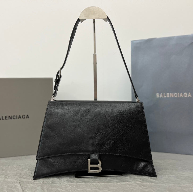 CRUSH SHOULDER BAG 31 IN BLACK CRUSHED CALFSKIN LEATHER STRAP SILVER HARDWARE