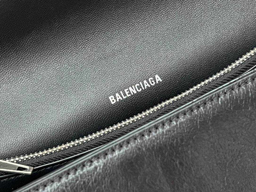 CRUSH SHOULDER BAG 31 IN BLACK CRUSHED CALFSKIN LEATHER STRAP SILVER HARDWARE