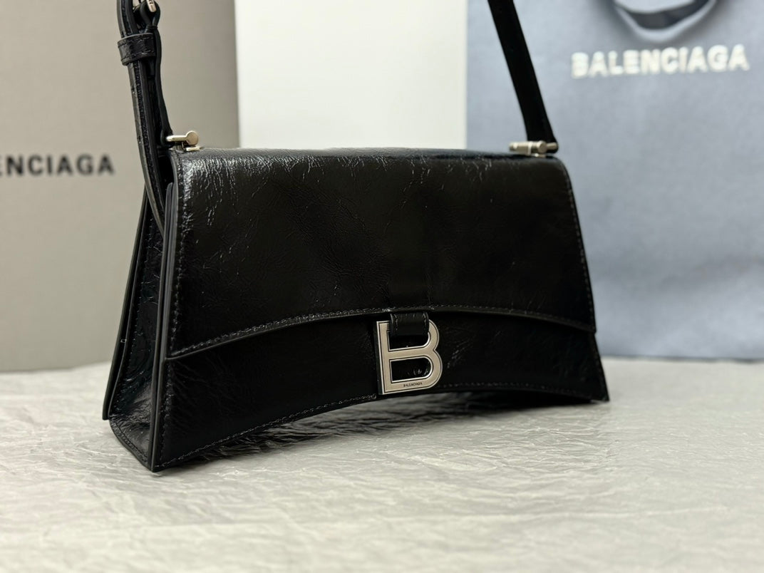 CRUSH SHOULDER BAG 25 IN BLACK CRUSHED CALFSKIN LEATHER STRAP SILVER HARDWARE
