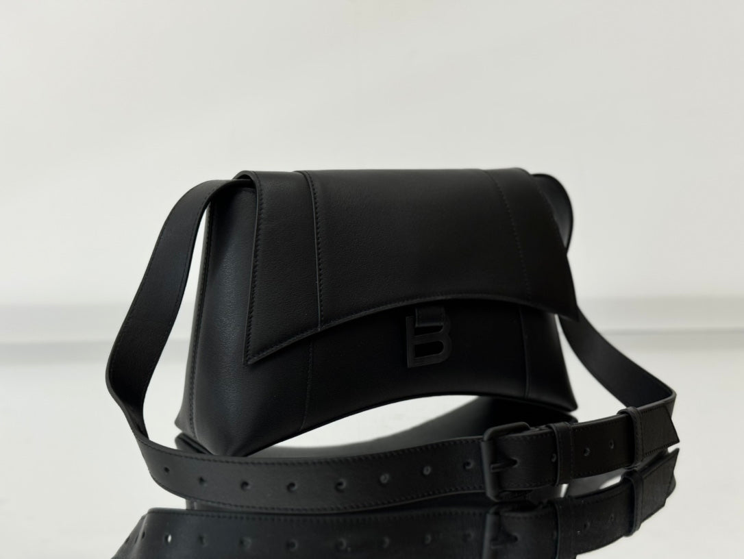 DOWNTOWN S CROSSBODY BAG 30 IN BLACK SOFT LAMBSKIN