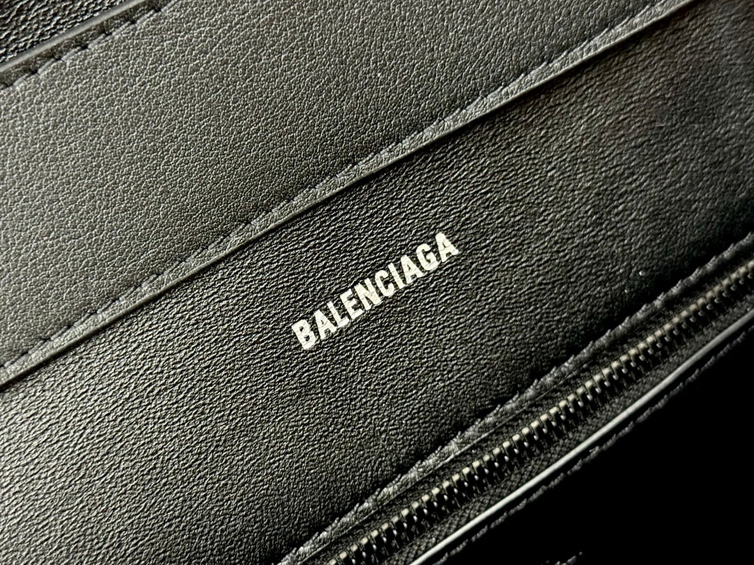DOWNTOWN S CROSSBODY BAG 30 IN BLACK SOFT LAMBSKIN