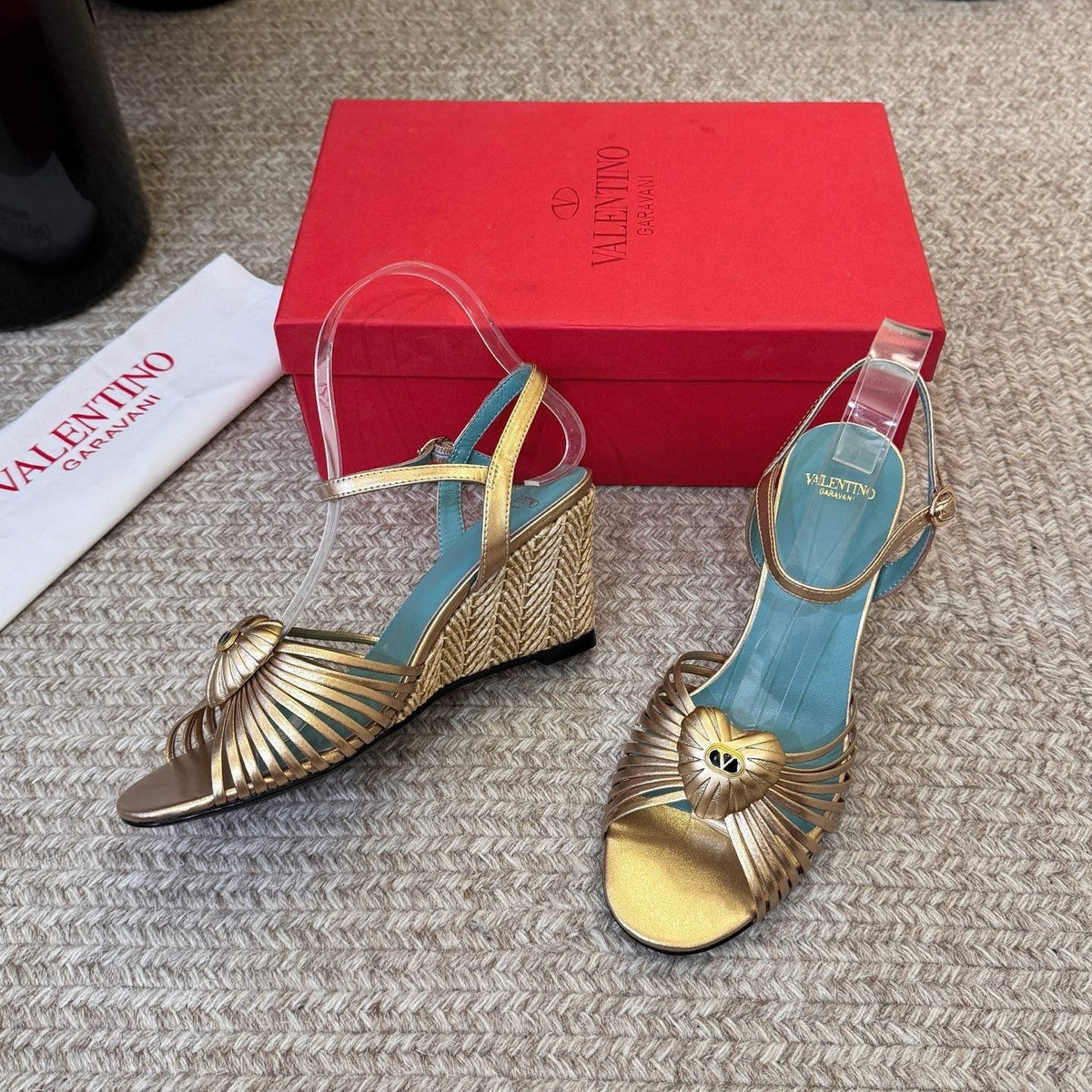 VT 26s Coeur Royal Wedge Sandals 7cm Gold Sheepskin 104709