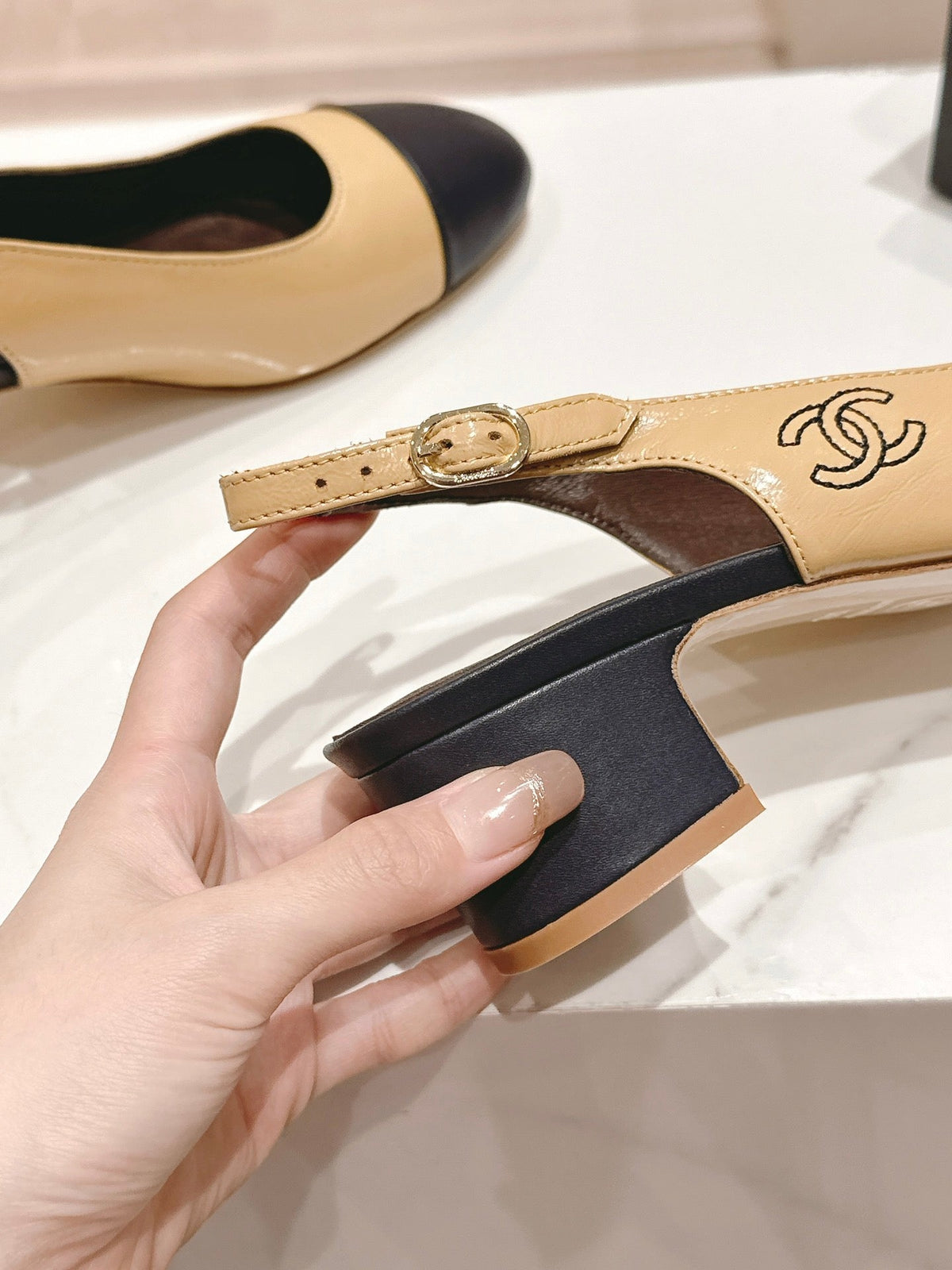 CC 24P SLINGBACKS 45MM BEIGE BLACK LAMBSKIN
