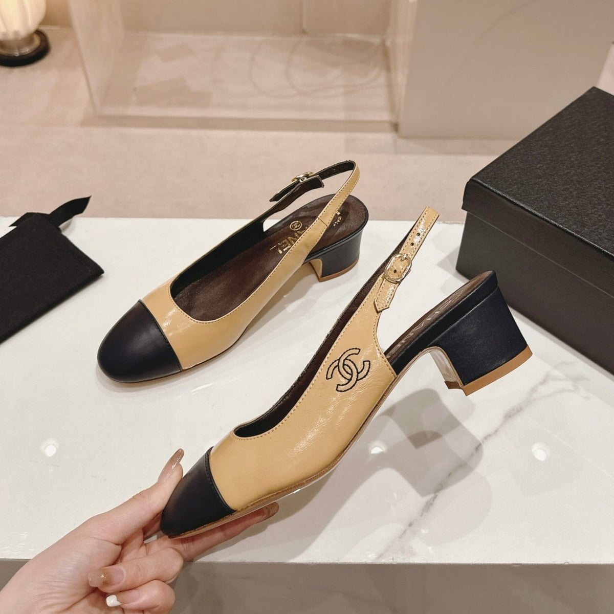 CC 24P SLINGBACKS 45MM BEIGE BLACK LAMBSKIN