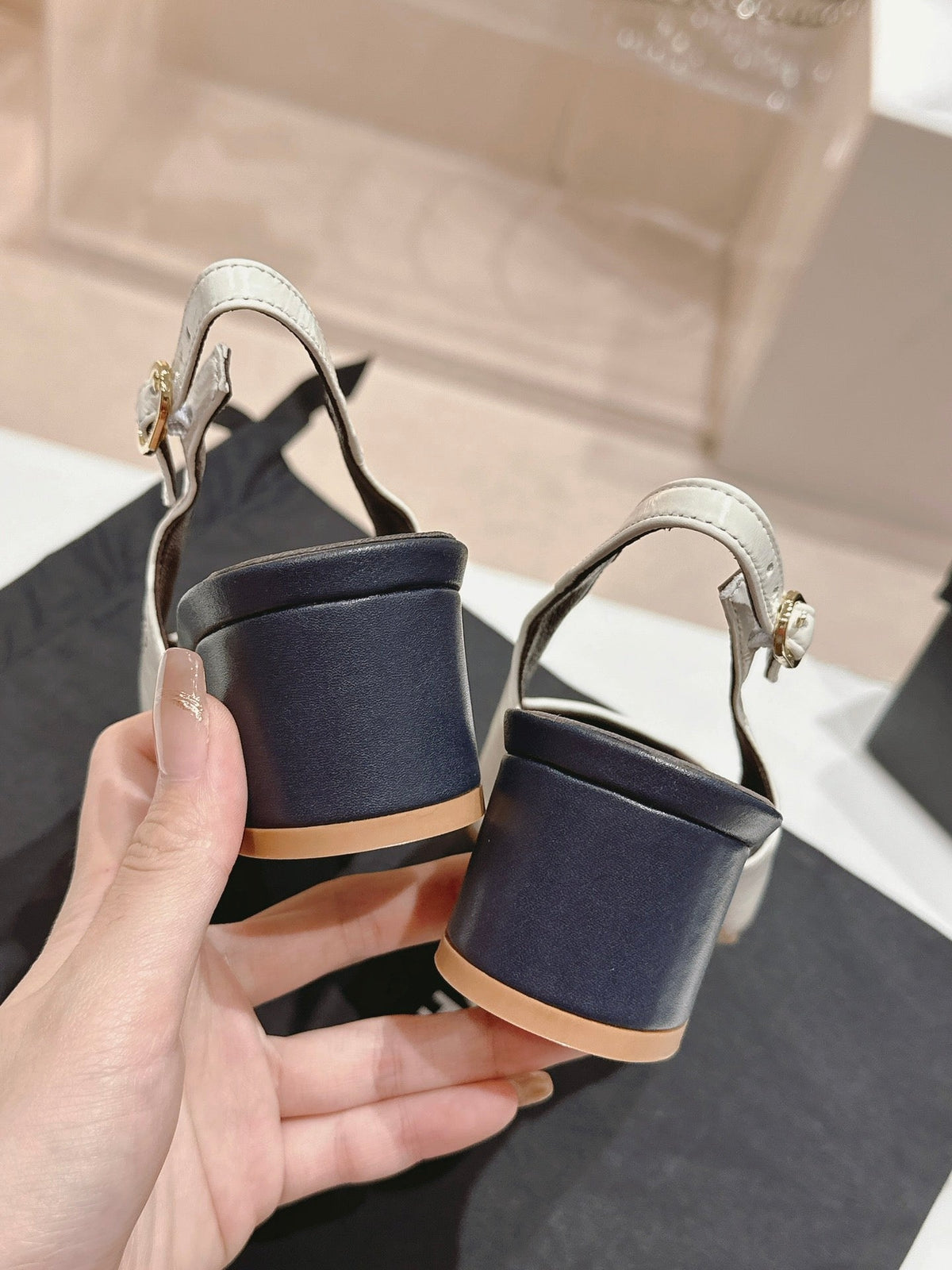 CC 24P SLINGBACKS 45MM WHITE BLACK LAMBSKIN