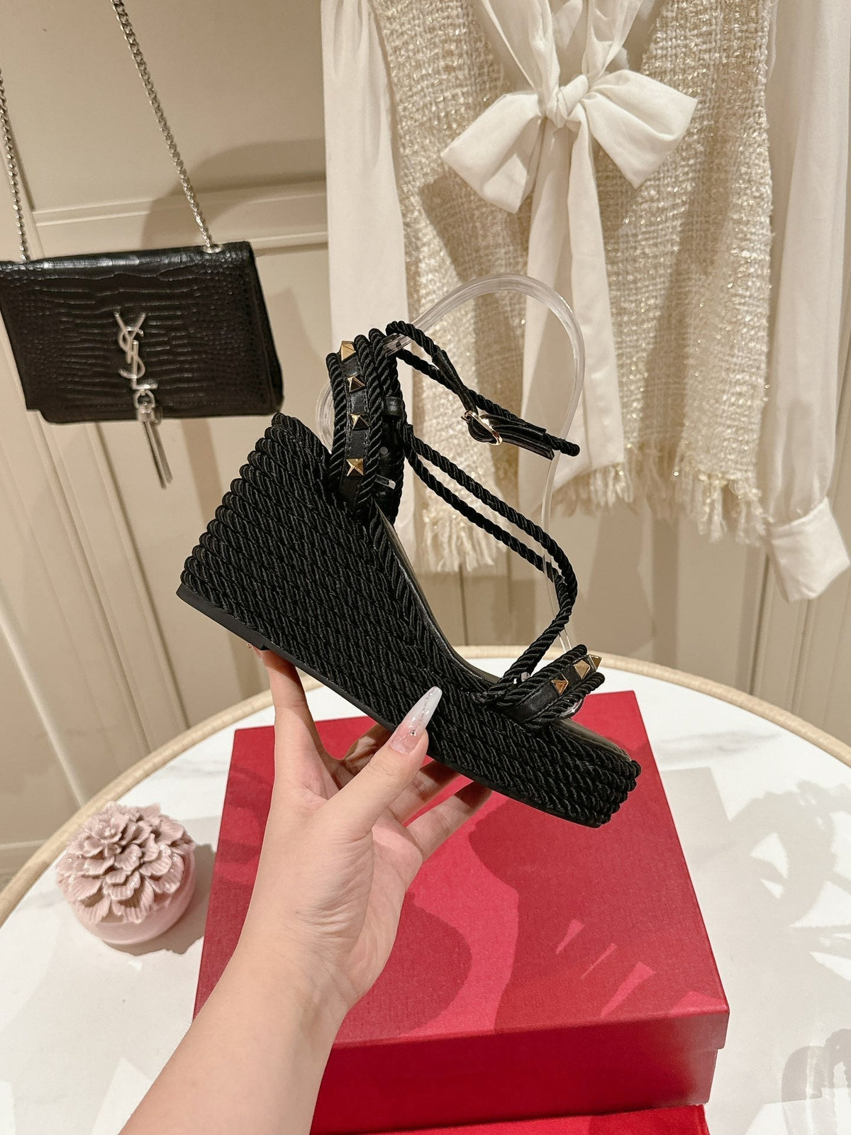 Rockstud Flatform Sandal 10mm In Black Calfskin And Nylon Rope  829393